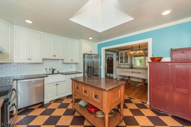 24 Brookvale Rd, Kinnelon Boro, NJ 07405