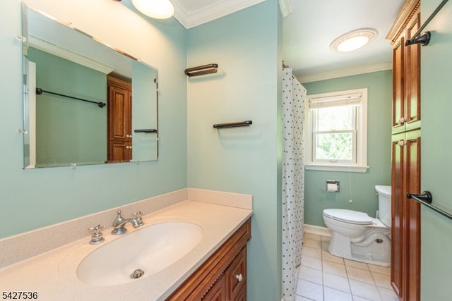 24 Brookvale Rd, Kinnelon Boro, NJ 07405