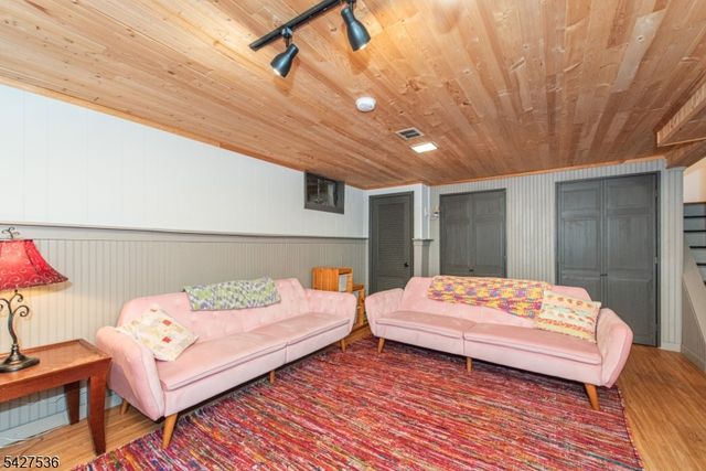 24 Brookvale Rd, Kinnelon Boro, NJ 07405