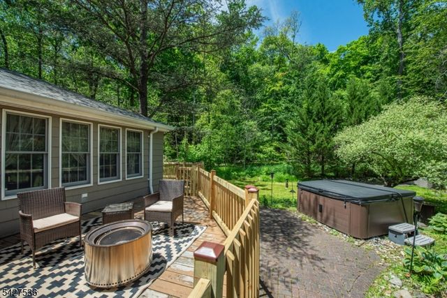 24 Brookvale Rd, Kinnelon Boro, NJ 07405