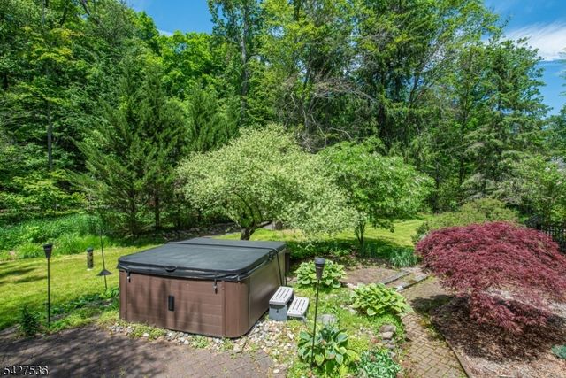 24 Brookvale Rd, Kinnelon Boro, NJ 07405