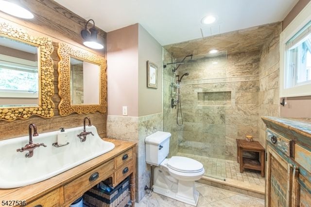 24 Brookvale Rd, Kinnelon Boro, NJ 07405