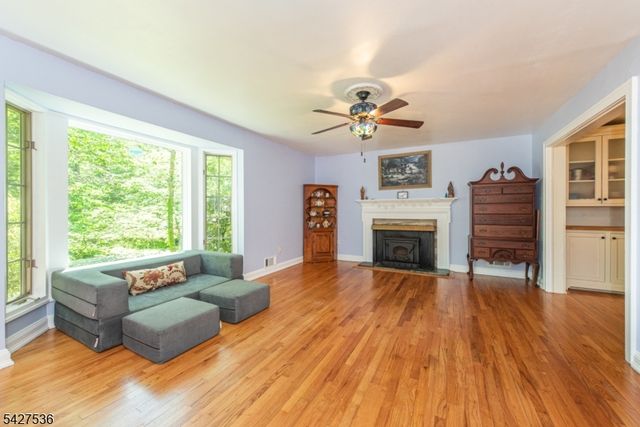 24 Brookvale Rd, Kinnelon Boro, NJ 07405