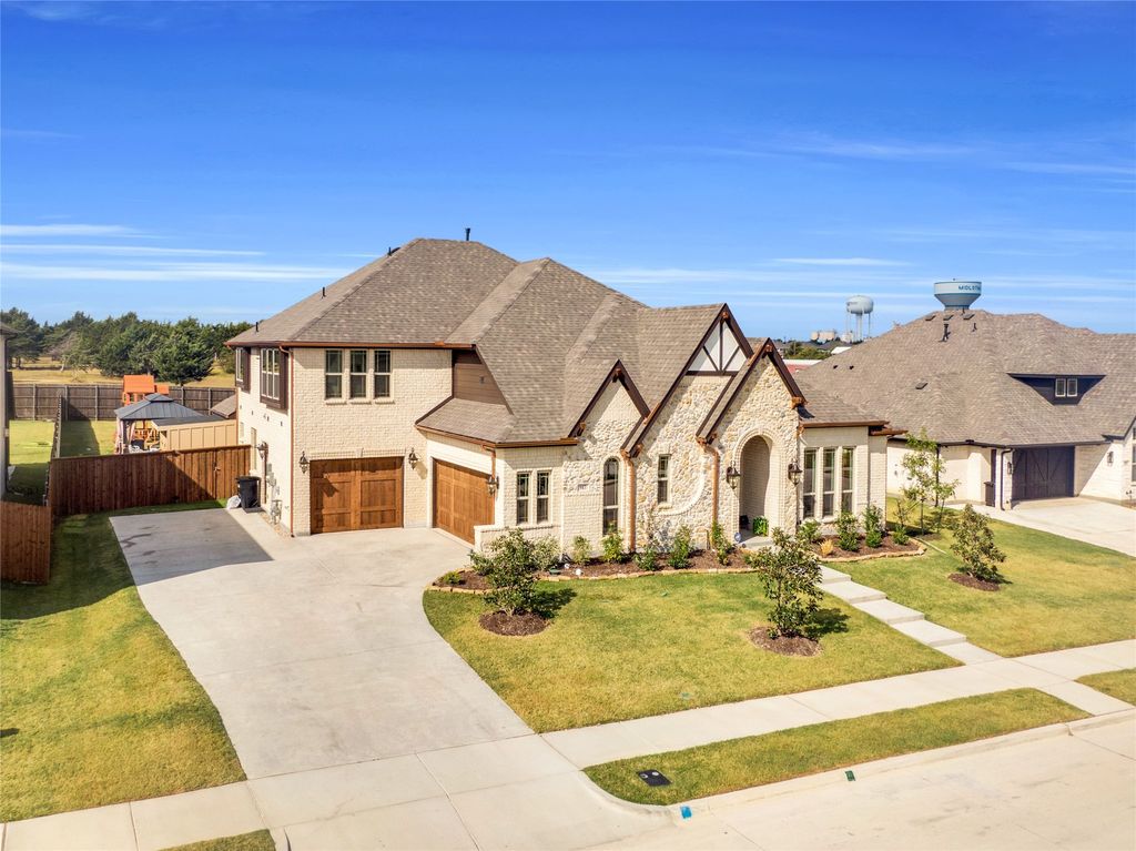 917 S Bluebird Lane, Midlothian, TX 76065