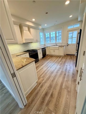 613 Poppy Avenue, Newport Beach, CA 92625