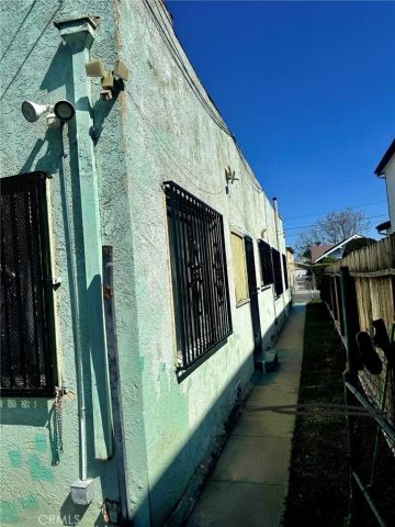 330 W 56TH ST, Los Angeles, CA 90037