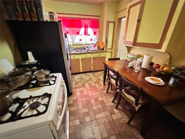 330 W 56TH ST, Los Angeles, CA 90037
