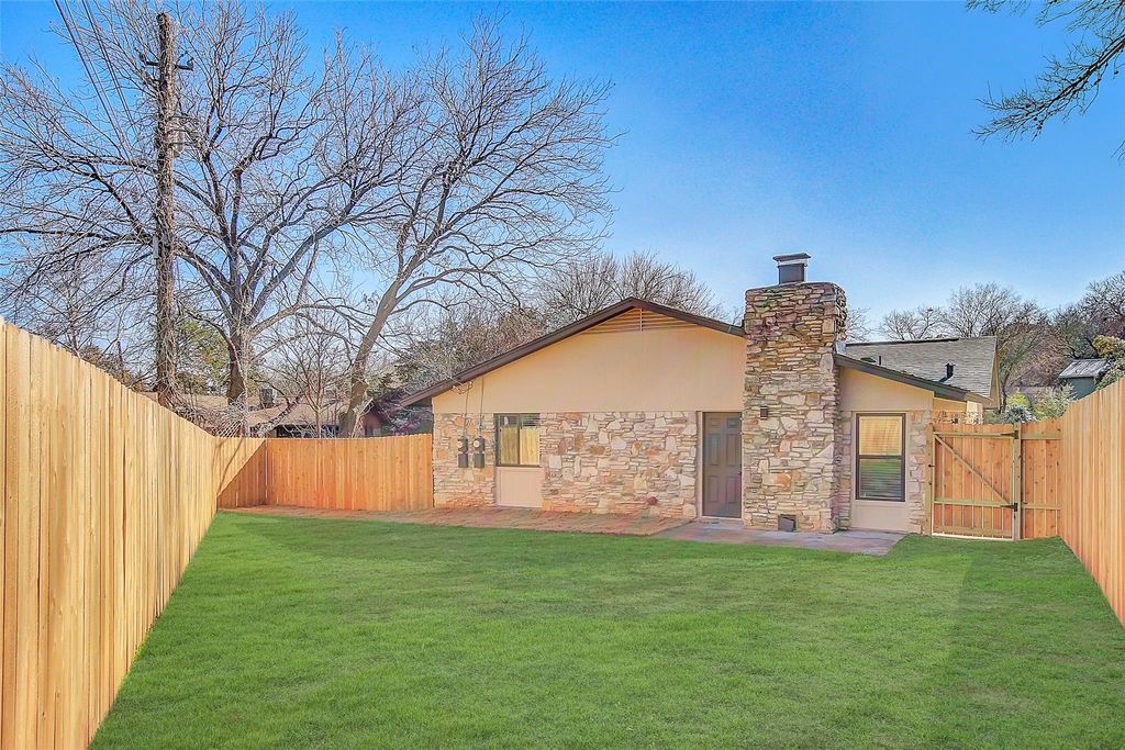 1402 Valleyridge CIR A, Austin, TX 78704