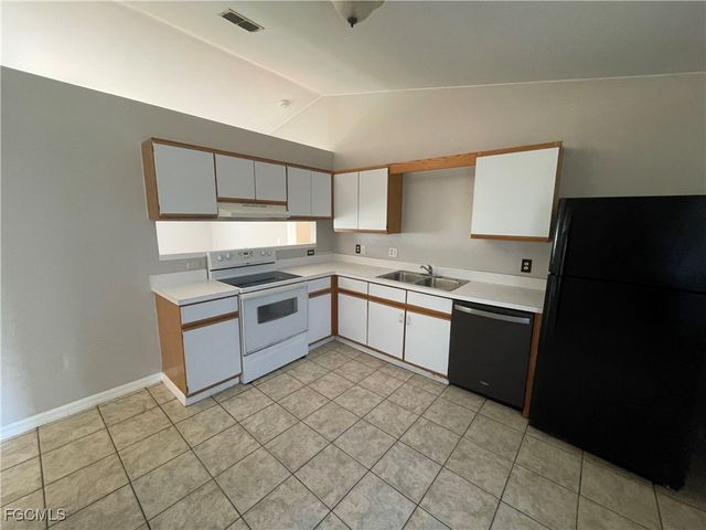 1409 SW 11th PL, Cape Coral, FL 33991