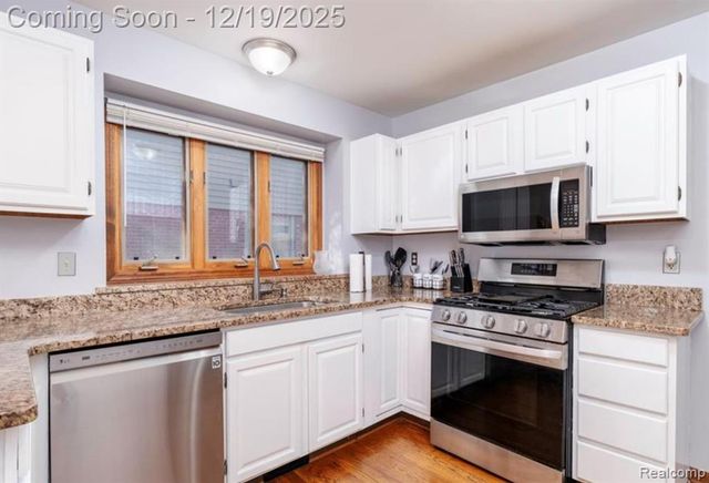 44000 Dunham Court, Clinton Township, MI 48038