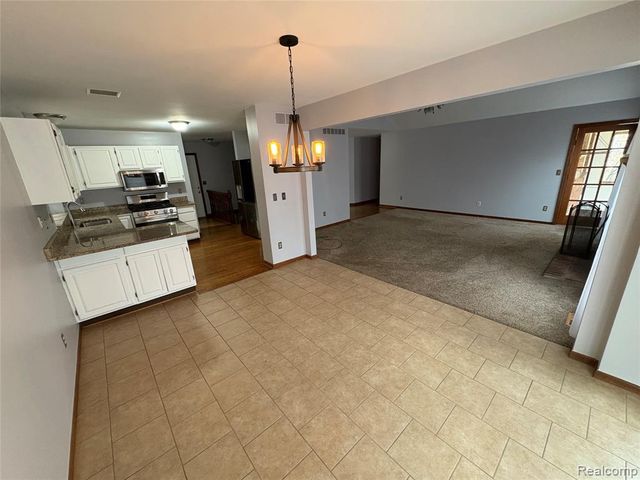 44000 Dunham Court, Clinton Township, MI 48038