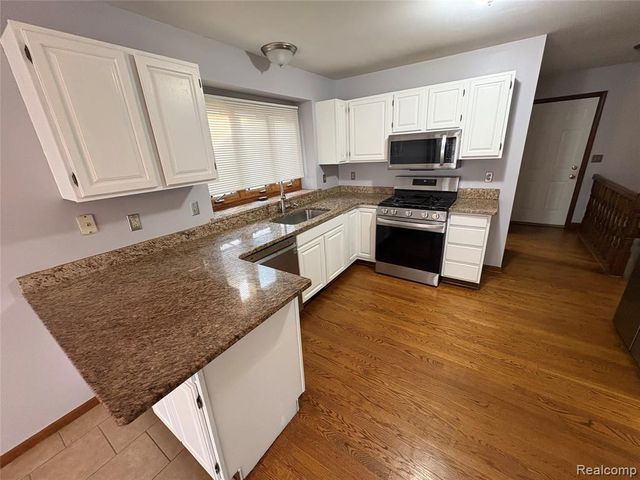 44000 Dunham Court, Clinton Township, MI 48038