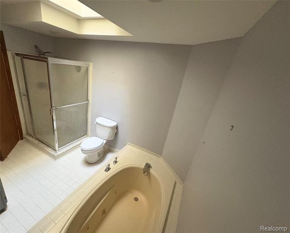 44000 Dunham Court, Clinton Township, MI 48038