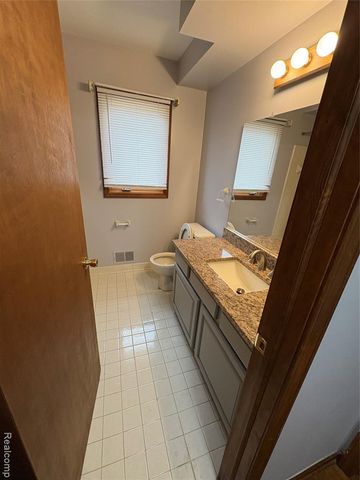 44000 Dunham Court, Clinton Township, MI 48038