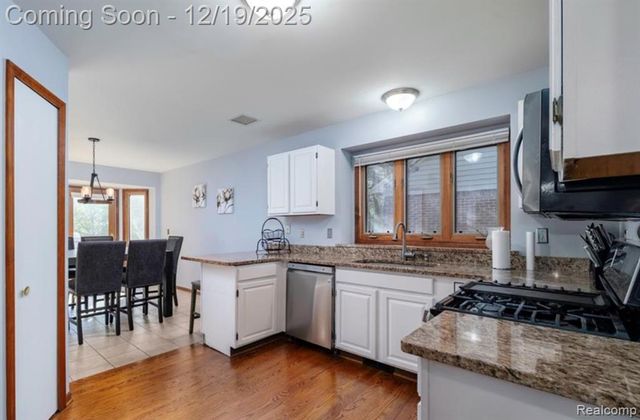 44000 Dunham Court, Clinton Township, MI 48038