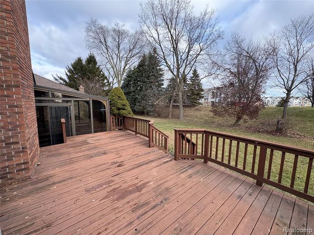 44000 Dunham Court, Clinton Township, MI 48038