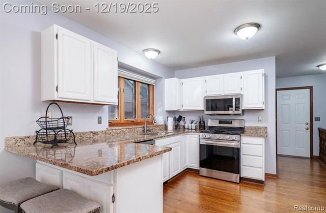 44000 Dunham Court, Clinton Township, MI 48038