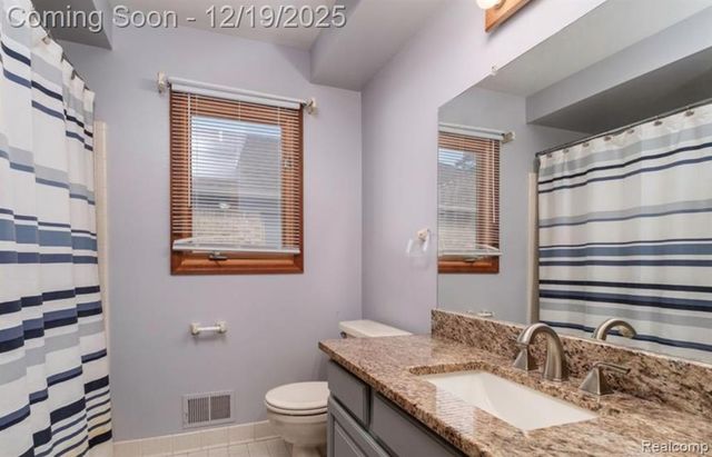 44000 Dunham Court, Clinton Township, MI 48038