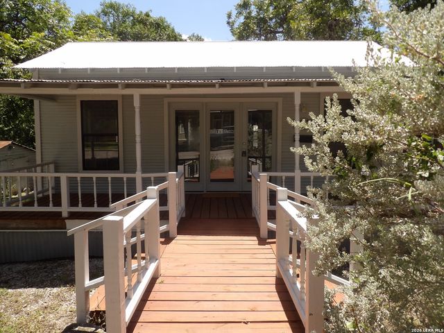 493 W JAHN ST, New Braunfels, TX 78130
