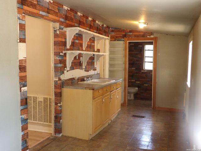 493 W JAHN ST, New Braunfels, TX 78130