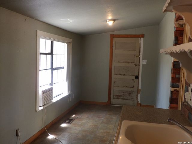 493 W JAHN ST, New Braunfels, TX 78130