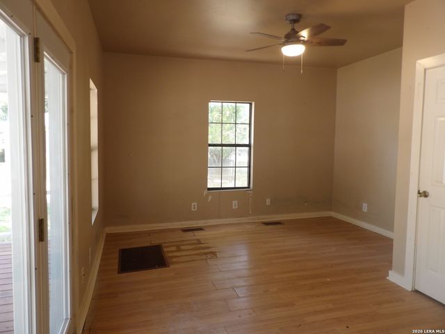 493 W JAHN ST, New Braunfels, TX 78130