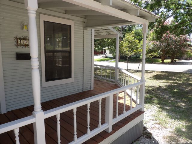 493 W JAHN ST, New Braunfels, TX 78130