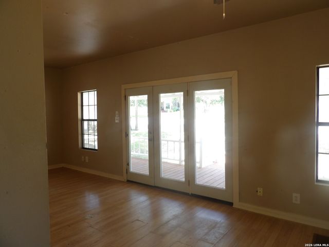 493 W JAHN ST, New Braunfels, TX 78130
