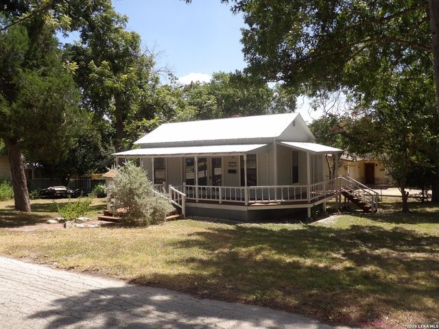 493 W JAHN ST, New Braunfels, TX 78130