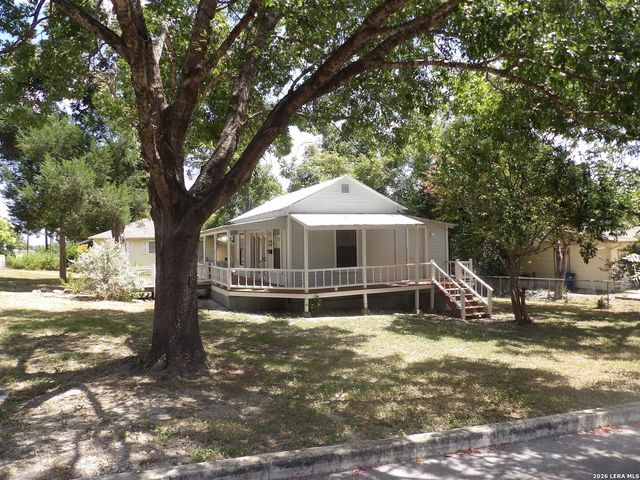 493 W JAHN ST, New Braunfels, TX 78130