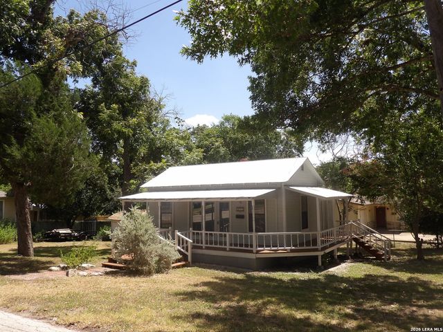 493 W JAHN ST, New Braunfels, TX 78130
