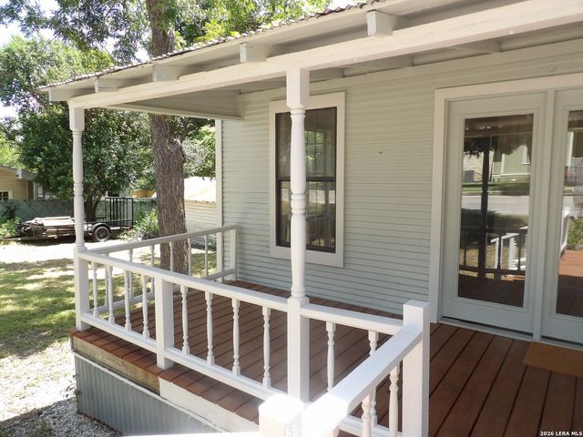 493 W JAHN ST, New Braunfels, TX 78130