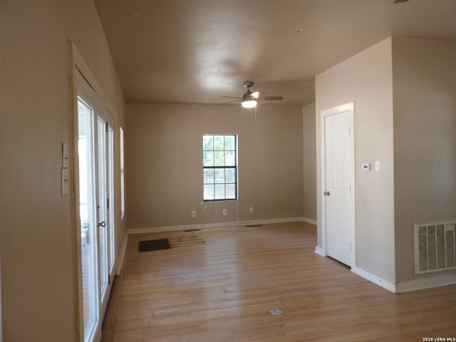 493 W JAHN ST, New Braunfels, TX 78130