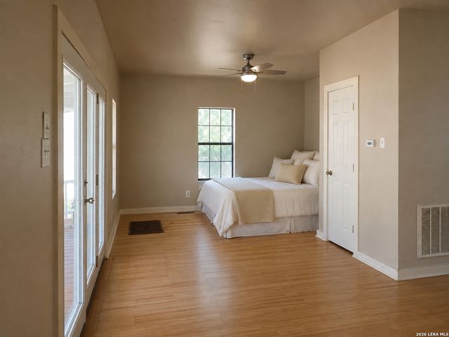493 W JAHN ST, New Braunfels, TX 78130