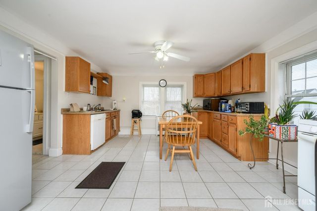 324 N 8th Avenue N, Manville, NJ 08835