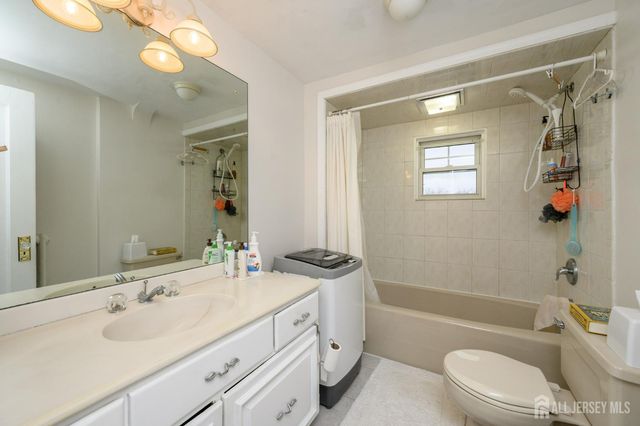 324 N 8th Avenue N, Manville, NJ 08835