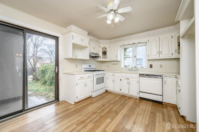 324 N 8th Avenue N, Manville, NJ 08835