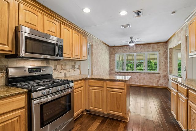 6411 FOX GLEN ST, San Antonio, TX 78247