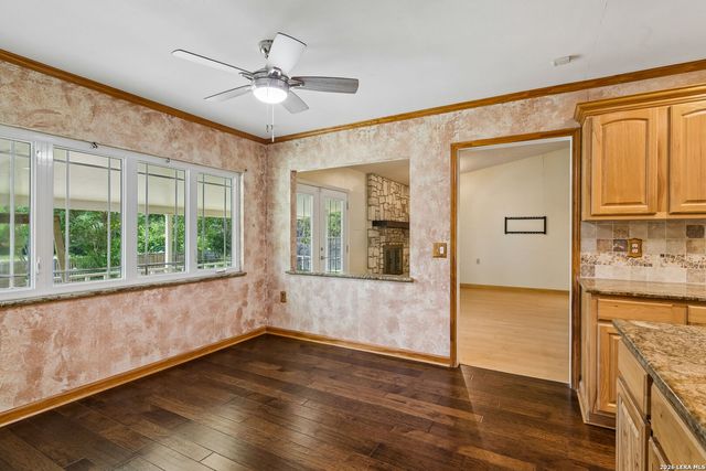 6411 FOX GLEN ST, San Antonio, TX 78247