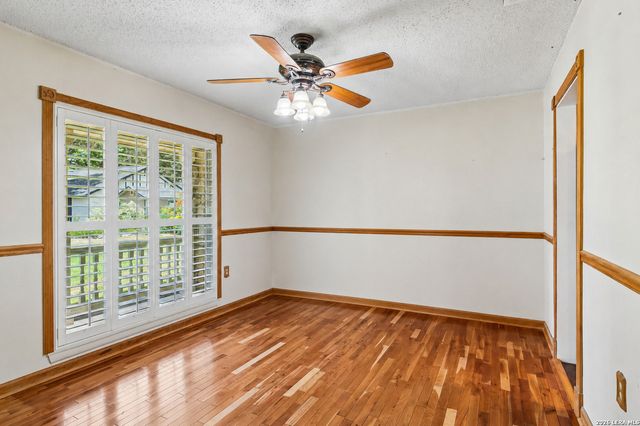 6411 FOX GLEN ST, San Antonio, TX 78247