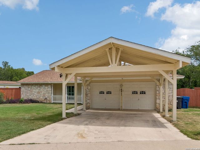 6411 FOX GLEN ST, San Antonio, TX 78247