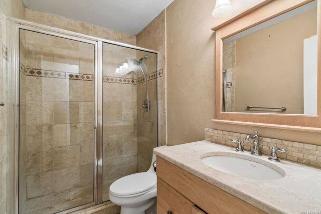 6411 FOX GLEN ST, San Antonio, TX 78247