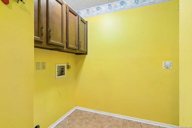 6411 FOX GLEN ST, San Antonio, TX 78247