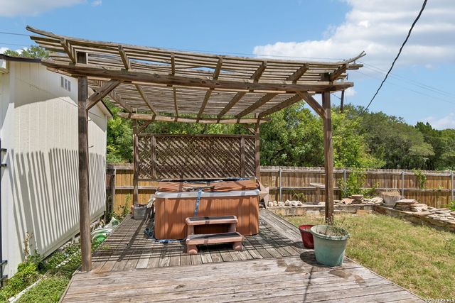 6411 FOX GLEN ST, San Antonio, TX 78247