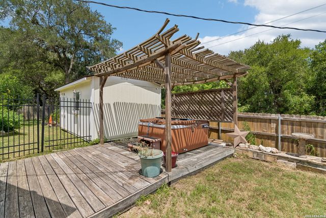 6411 FOX GLEN ST, San Antonio, TX 78247