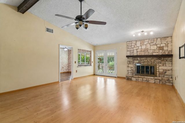 6411 FOX GLEN ST, San Antonio, TX 78247