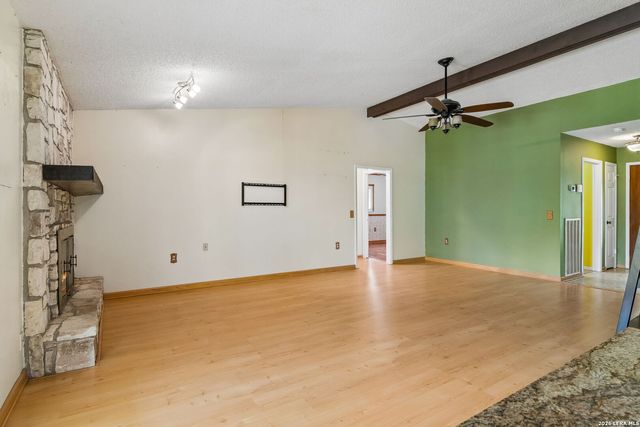 6411 FOX GLEN ST, San Antonio, TX 78247