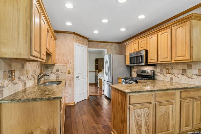 6411 FOX GLEN ST, San Antonio, TX 78247
