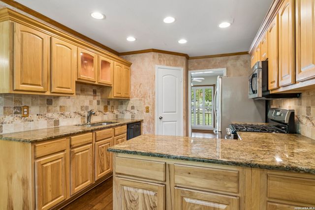 6411 FOX GLEN ST, San Antonio, TX 78247