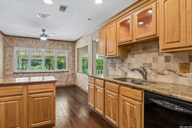 6411 FOX GLEN ST, San Antonio, TX 78247